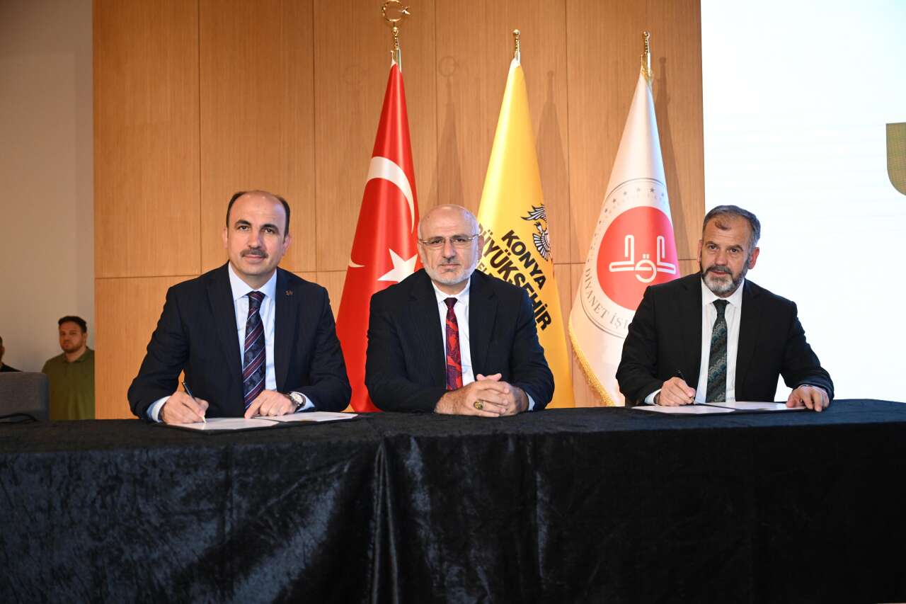 Konya Büyükşehir umre çekilişini yaptı, kurada adını duyan gözyaşını tutamadı 5